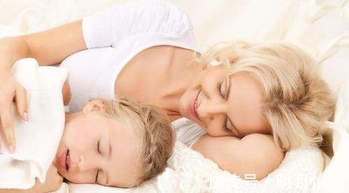 睡眠|常常这样睡觉的娃,发育可能会落后同龄人一大截,难怪孩子长不高