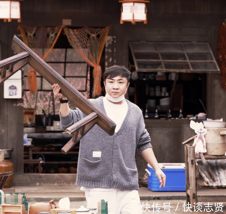 李雪琴 《向往5》继刘晓邑后,又一位全能嘉宾来了,徒手抓鸡还会做木工