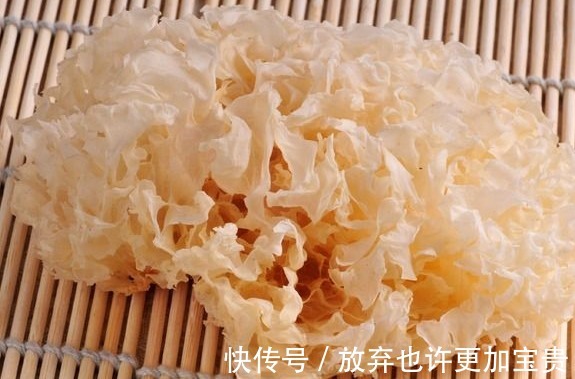 子宫|银耳和此物一起煮,排出体内湿热,子宫慢慢变好,肌肤更显年轻