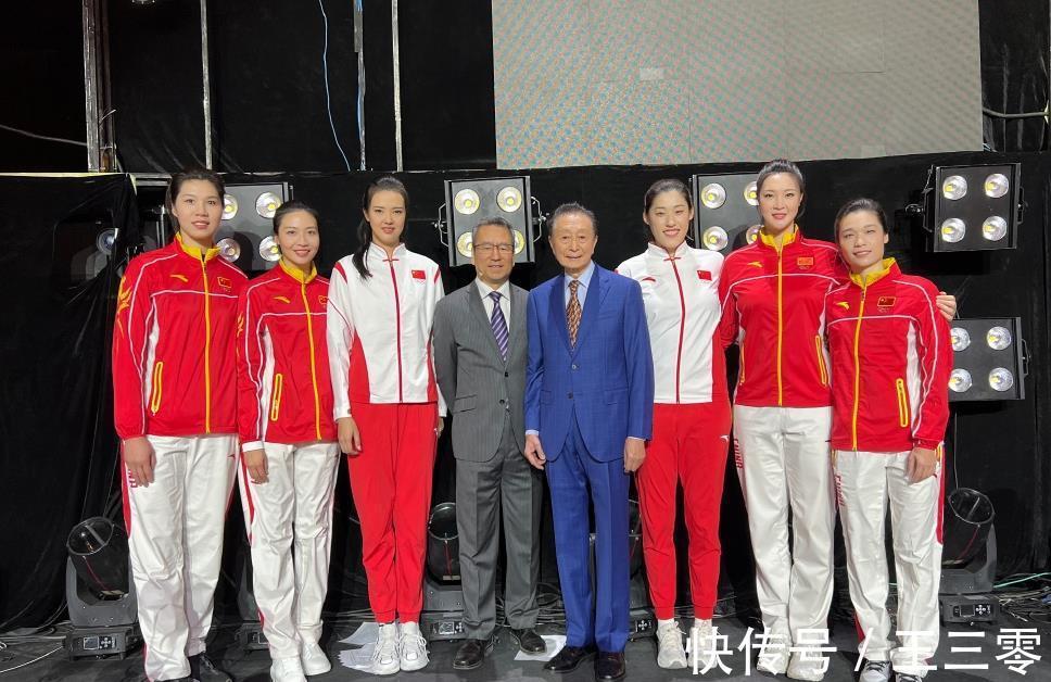 徐云丽|六位女排奥运冠军同框:惠若琪发福明显,张常宁魏秋月明艳动人!
