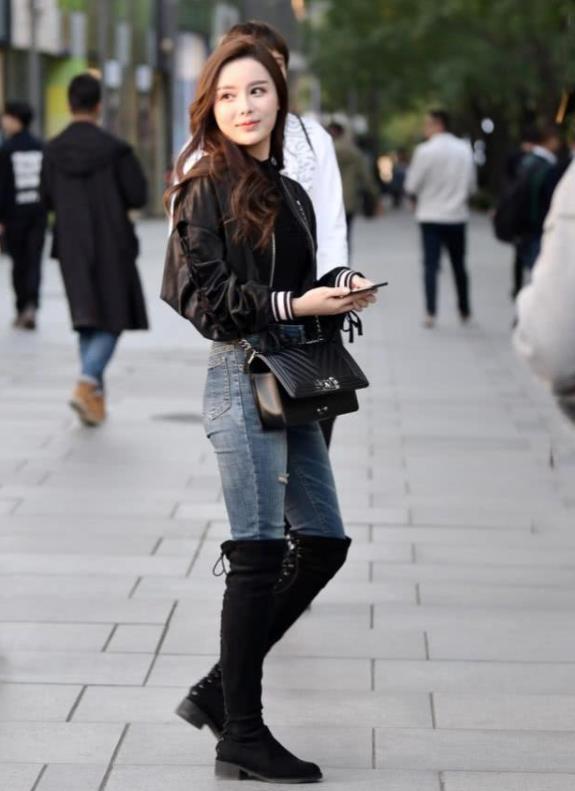 女人味|身材高挑的小姐姐,时尚大气,长发飘逸很有女人味