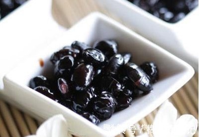 黑色食物|常吃“醋泡黑豆”好处多,到底是生泡好还是熟泡好?看看正确答案