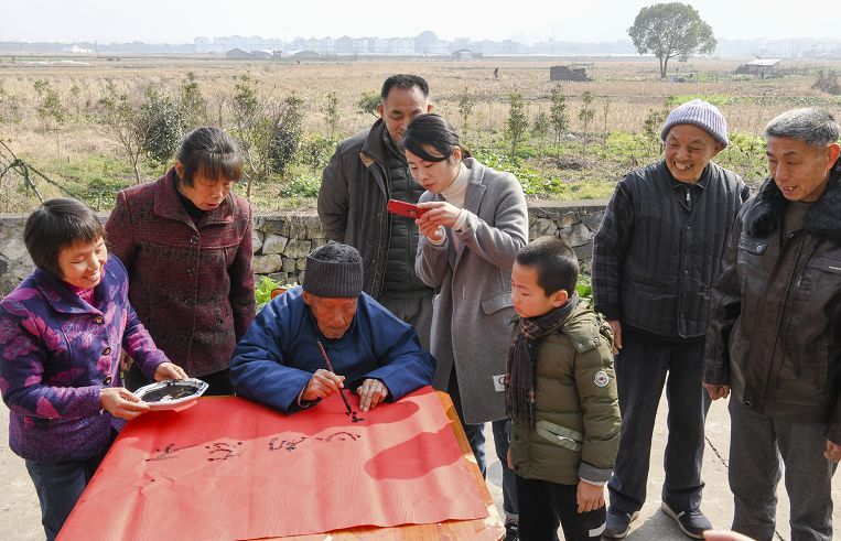 家庭和睦|108岁! 天台最长寿的老人是他! 天天读报, 衣服自己洗!