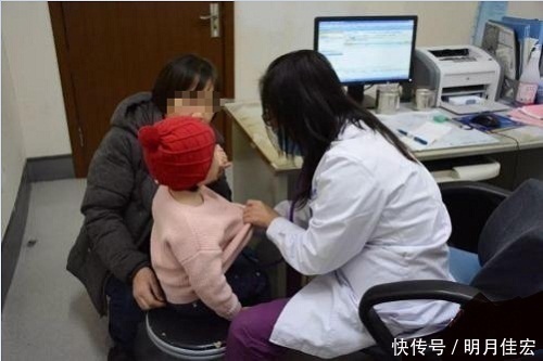 宝妈|4岁女儿突然说屁屁痒,宝妈看到幼儿园老师发的照片,让园方道歉