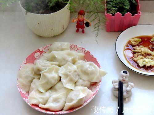 冬天吃饺子，这馅最经典，皮薄馅大汤汁四溢，咬一口鲜香美味
