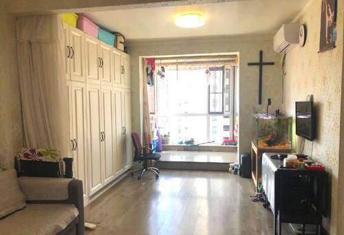 实用|60㎡小蜗居,客厅安装墨菲床挤出一个卧室,阳台抬高10cm太实用了