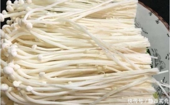 吃麻辣烫时,女孩选了满满一大碗,价格却不到20元,老板:高手!