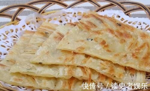 好吃|葱油饼做法简单还好吃,最主要的是放到晚上吃也是非常有劲道的