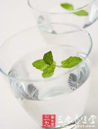 8杯水不可靠 专家教你如何科学饮水