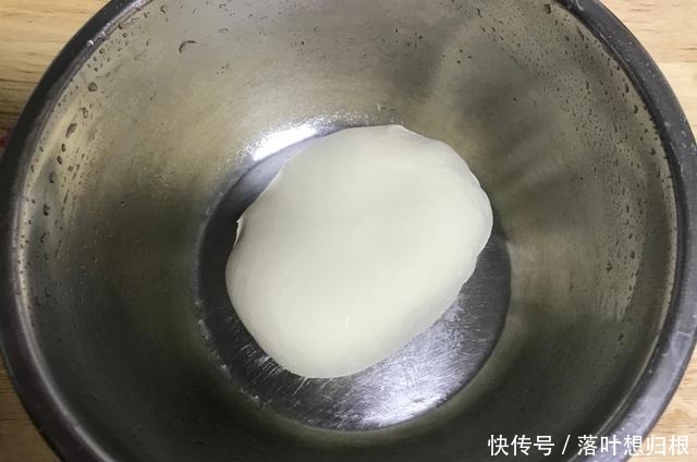 素馅烫面蒸饺详细做法,皮薄馅大不破皮,和面是关键,放凉都不硬