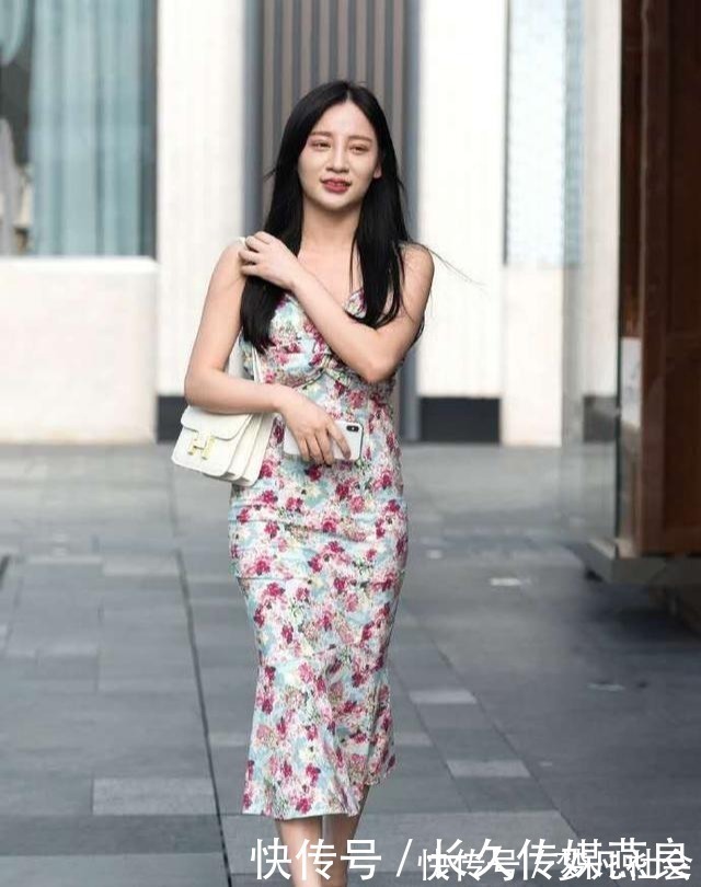 碎花裙 碎花裙,穿出淑女的美丽,更显身材气质