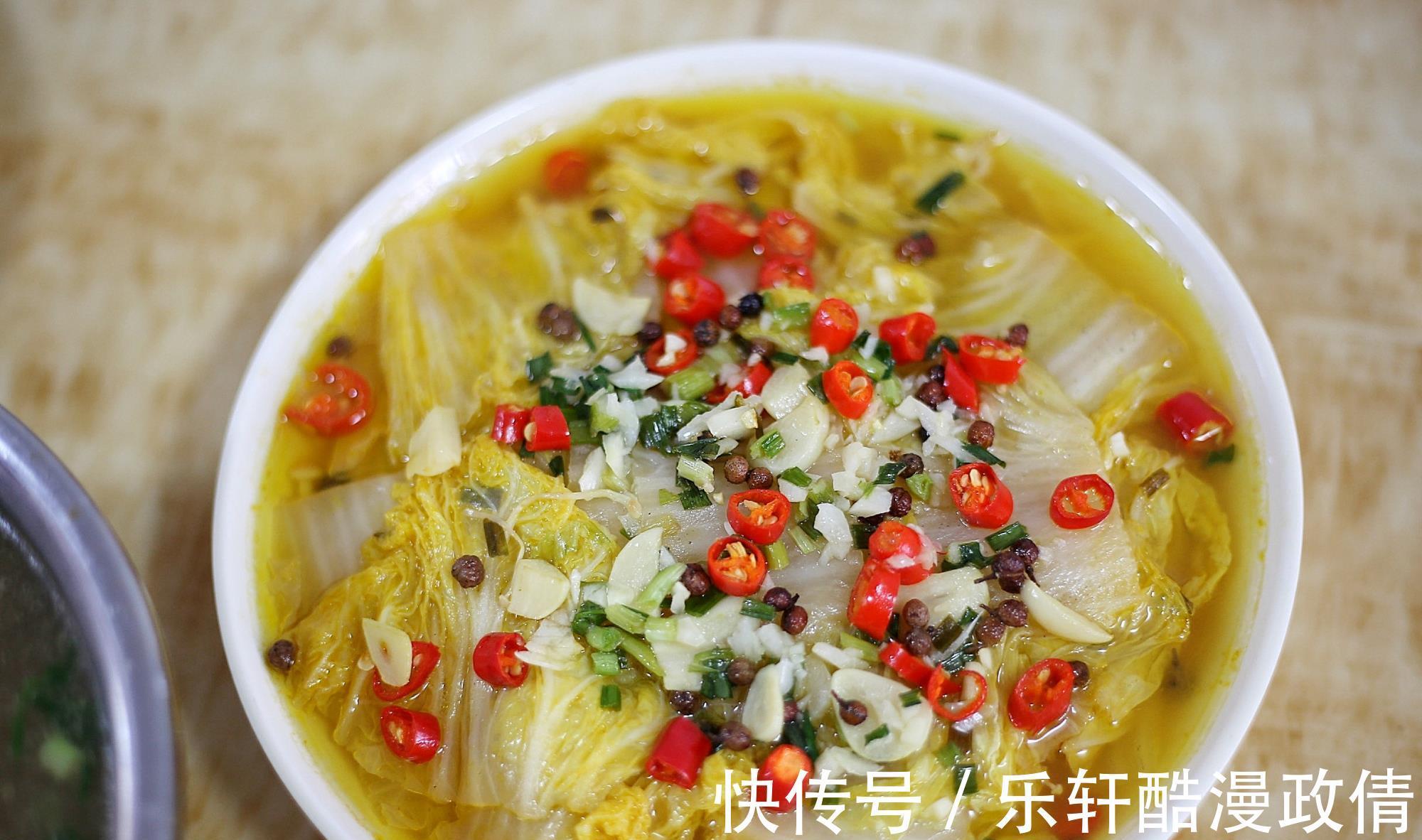 爆炒|回娘家吃饭，妈妈做的一桌菜，晒朋友圈火了，网友还是亲妈疼人