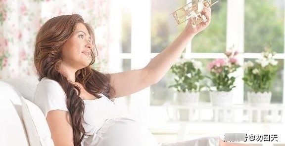 肚子|同样是怀孕,有的不显怀,有的肚子却大得像球?可能离不开这4点