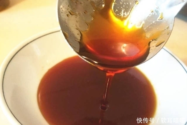 红烧肉|炒糖色时，第一步不要直接放冰糖多加一步，糖色更红亮不发苦