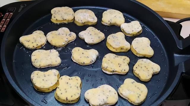 解馋|每次做这道面食,孩子都抢着吃,好吃料又足,营养又解馋,太香了