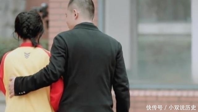 14歲女孩5年手寫30萬字小說,被親爸發(fā)現(xiàn)后撕毀,還說“為你好”