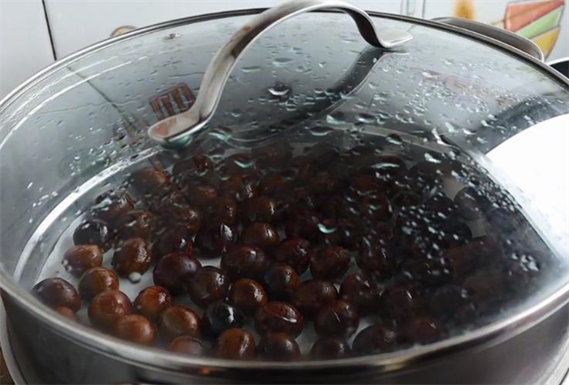 糖水|这才是板栗最好吃的做法,两个小技巧,轻松去壳又好吃,简单实用