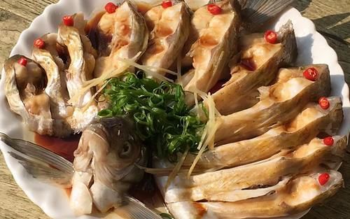 年夜饭系列孔雀开屏鱼，肉质鲜嫩颜值高，年年有余，家庭和美