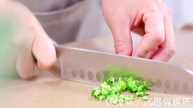 虾仁|不加面粉的“盘丝饼”,娃吃的比谁都香!鲜嫩香甜又补钙