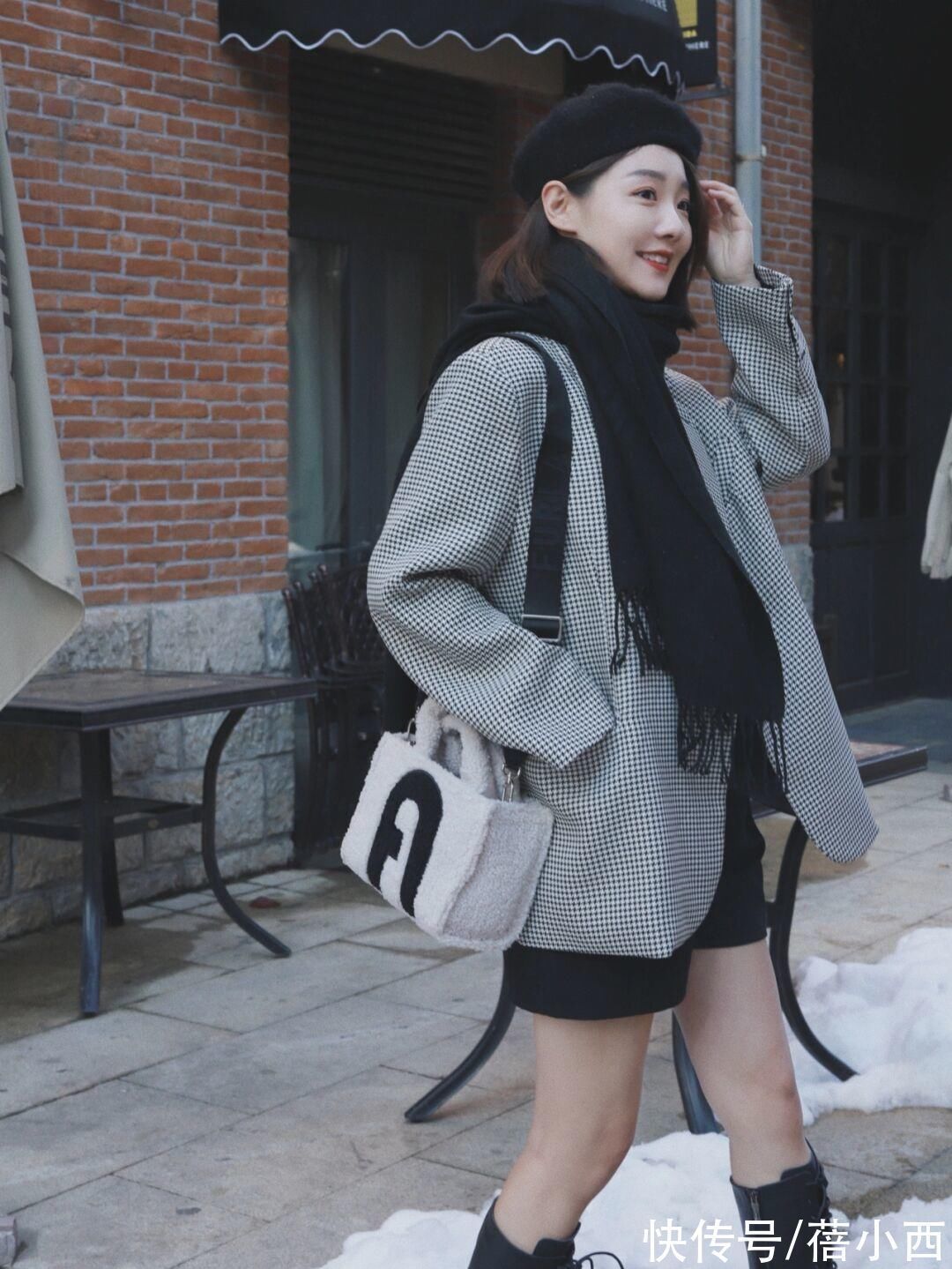 时髦精 中年女人少穿羽绒服了!今冬流行毛呢外套,搭配长裤、短裤特时髦