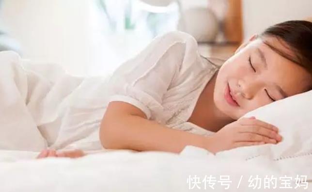 起床时间|孩子起床时间有讲究,盲目叫娃早起耽误长高,家长是否忽略了?