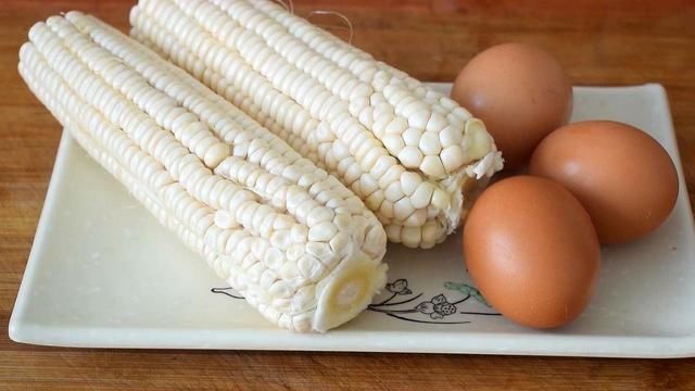 最近玉米加鸡蛋火了，简单一做，我家一周吃6次，比吃肉都香