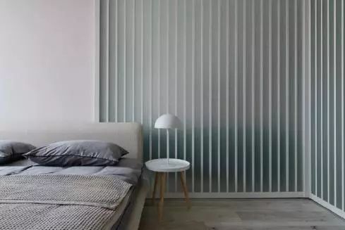 移门|53㎡简约风单身公寓，不做电视墙，巧用移门做隔断，设计很巧妙！