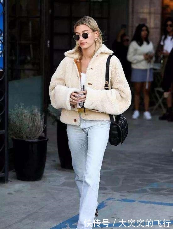 穿搭 秋冬必备的“摇粒绒外套”,今年流行这4种穿法,温暖又高级!