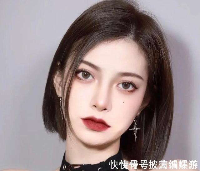 脸部 2021发型风向标短直发更受欢迎,刘海又重回巅峰,气质更A了!