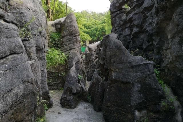 重庆的小众“欧洲秘境”，设施陈旧景观老气，门票15却颇受欢迎