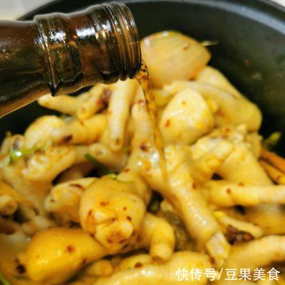 老干妈酱|冬天的的味道，香辣凤爪煲不用烤箱照样能做