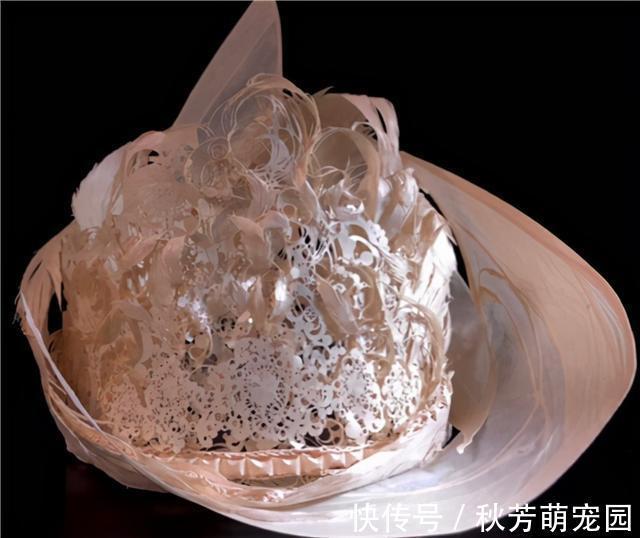 光影@日本妹子把白纸刻成玻璃杯,连水珠都能看见,裸眼3D还能这么玩?