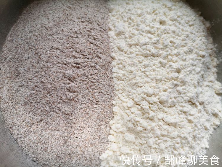 面团|零失败的黑麦粉馒头,营养美味,低脂健康,吃到饱也不怕长肉