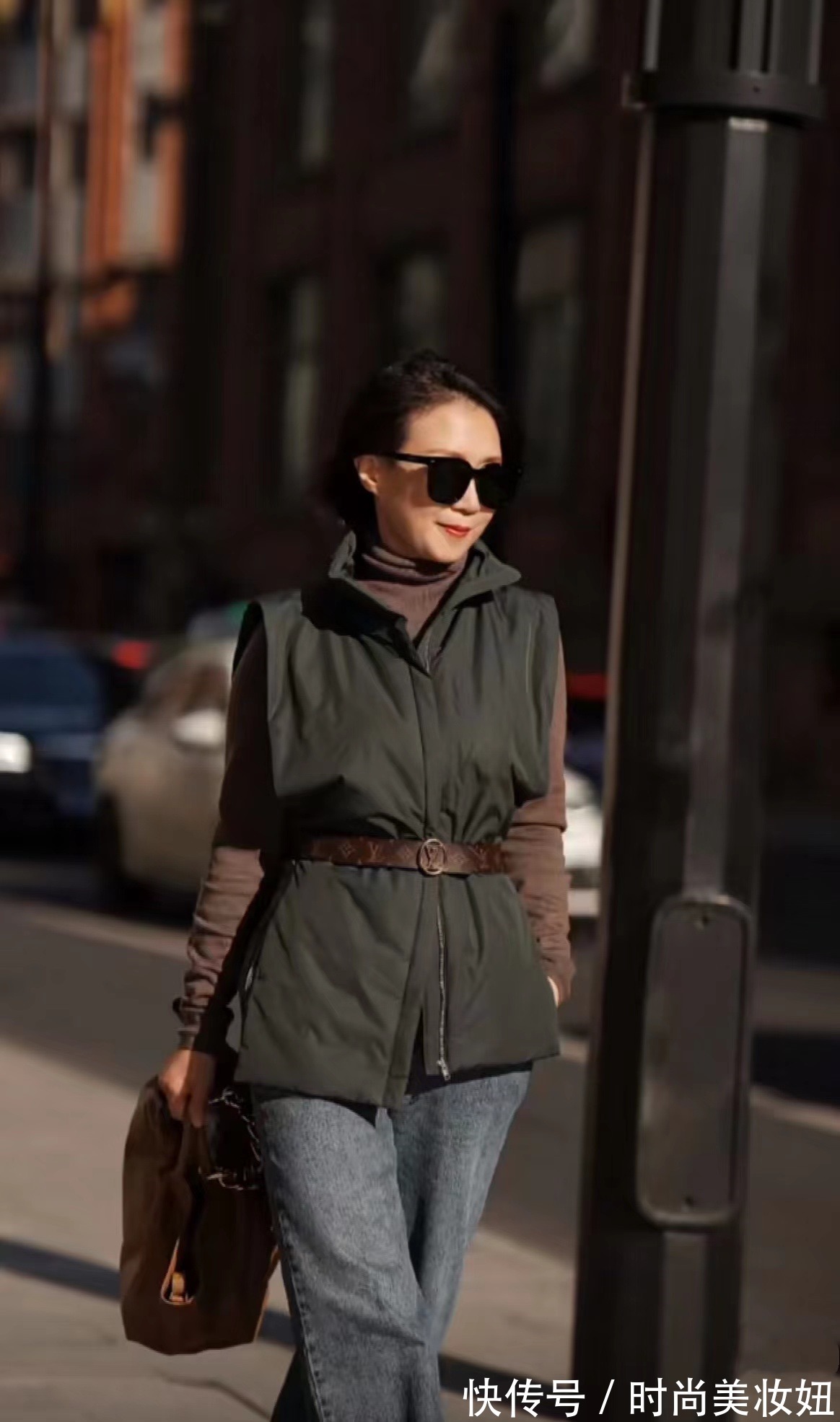 气质|这位50岁妈妈真时髦,靠穿搭打造高级气质,照穿优雅大气