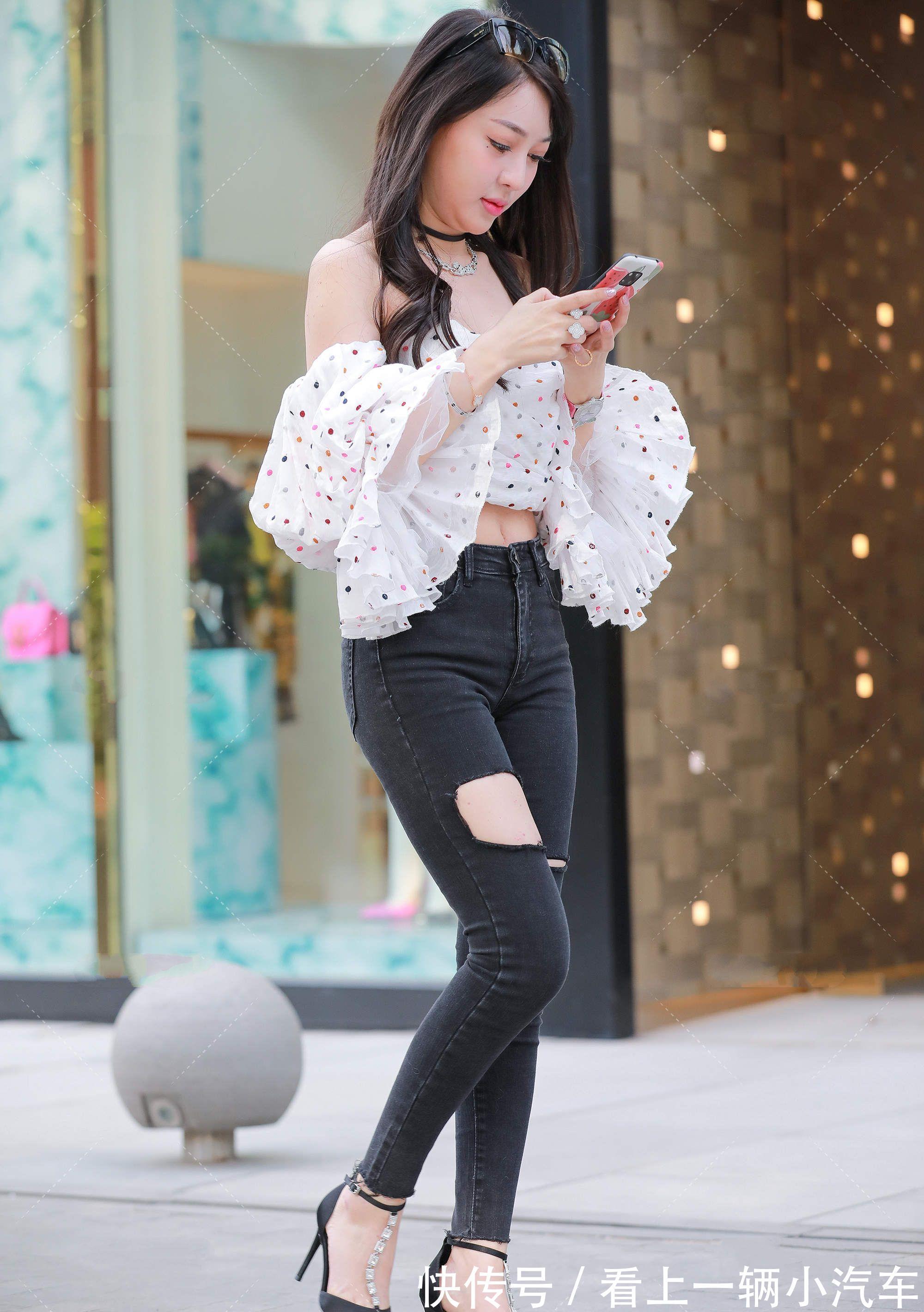 时尚|平肩上衣虽常见,若搭配泡泡袖的设计,整个搭配就是既可爱又时尚