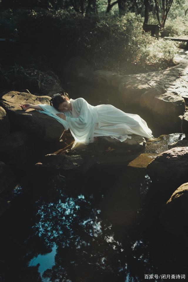 七绝@吟秋·七绝·组诗丨长来问鹤无消息,醉入秋深酒一壶