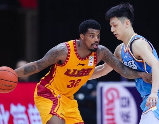 球员|力助广东，前NBA球员初定调，好事成双，四连冠伟业恐不尽如人意