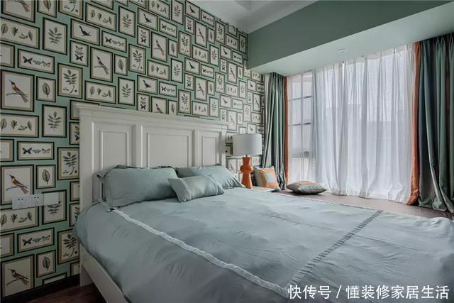 客厅|128㎡新中式装修,客厅搭配黑色皮沙发,既时尚又上档次
