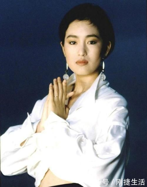 美人|女生常见的几种脸型:方脸大气,圆脸幼态,鹅蛋脸堪称标准美人!