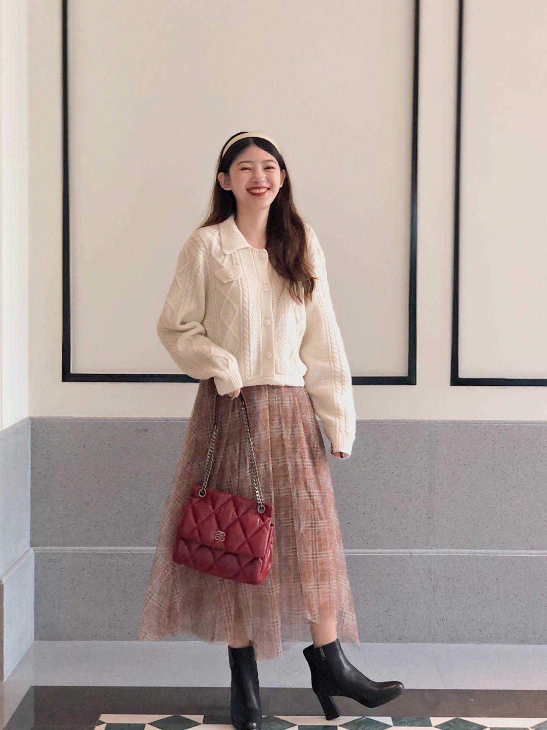 氛围感|圣诞装备可不止有红绿配,跟着博主这样穿,美得高级又与众不同