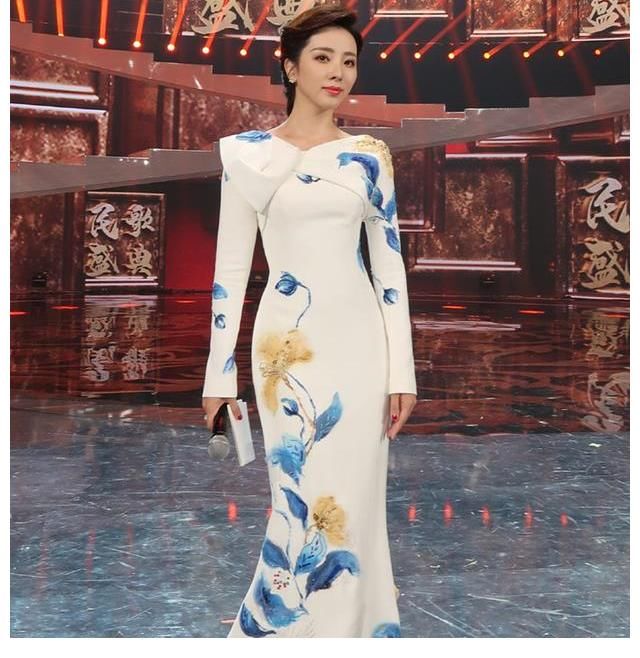 新臺柱|北大的80后才女與32歲龍洋，接替董卿老師，央視迎來新臺柱