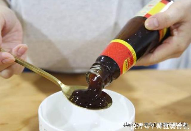 买蚝油,别管多少钱,只看瓶身上的“两行字”,没有就是假蚝油!