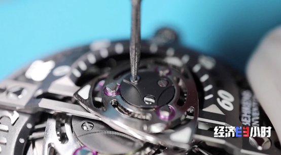 林秉强|“国货之光”！中国腕表入围钟表界“奥斯卡奖”！起售价2万元！小众表品牌崛起→