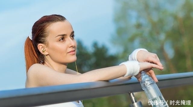 身体|白开水是免费的“长寿药”,但尽量避免在2个“时间段”喝