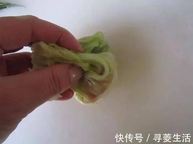 青豆|白菜别再炒了，换这种做法好吃到爆，上桌就被抢光