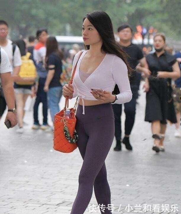 搭配 优雅多姿的打底裤美女,搭配风格要追求别具一格,身材火辣