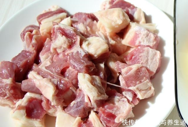 炖牛肉又硬又柴咬不动学会这5个技巧,牛肉软嫩多汁还入味