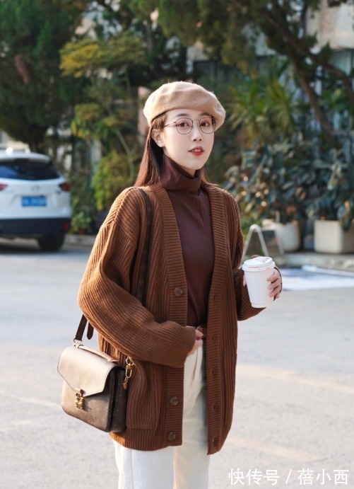 女人味|优雅的女人衣橱里必备“针织衫”,时髦!百搭!照着博主穿就对了