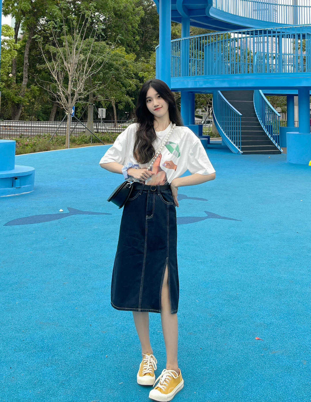 t恤|今年秋天,“牛仔裙”彻底火了,青春靓丽又显气质,时髦百搭