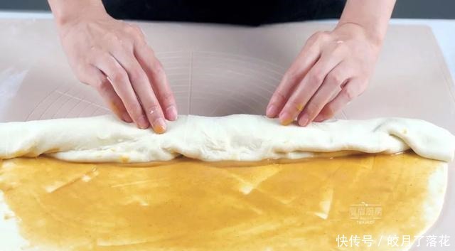 这个烧饼我都不敢经常做,不用发面、不用醒面,锅里烙一烙,连吃三个不过瘾!